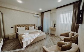 Royal Renaissance Hotel